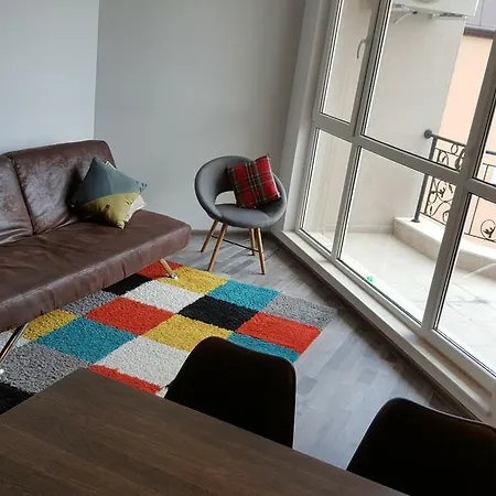 First Line Elegant Apartament *