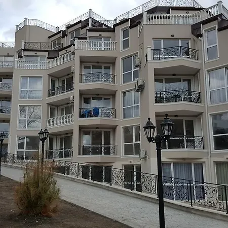 First Line Elegant Apartament